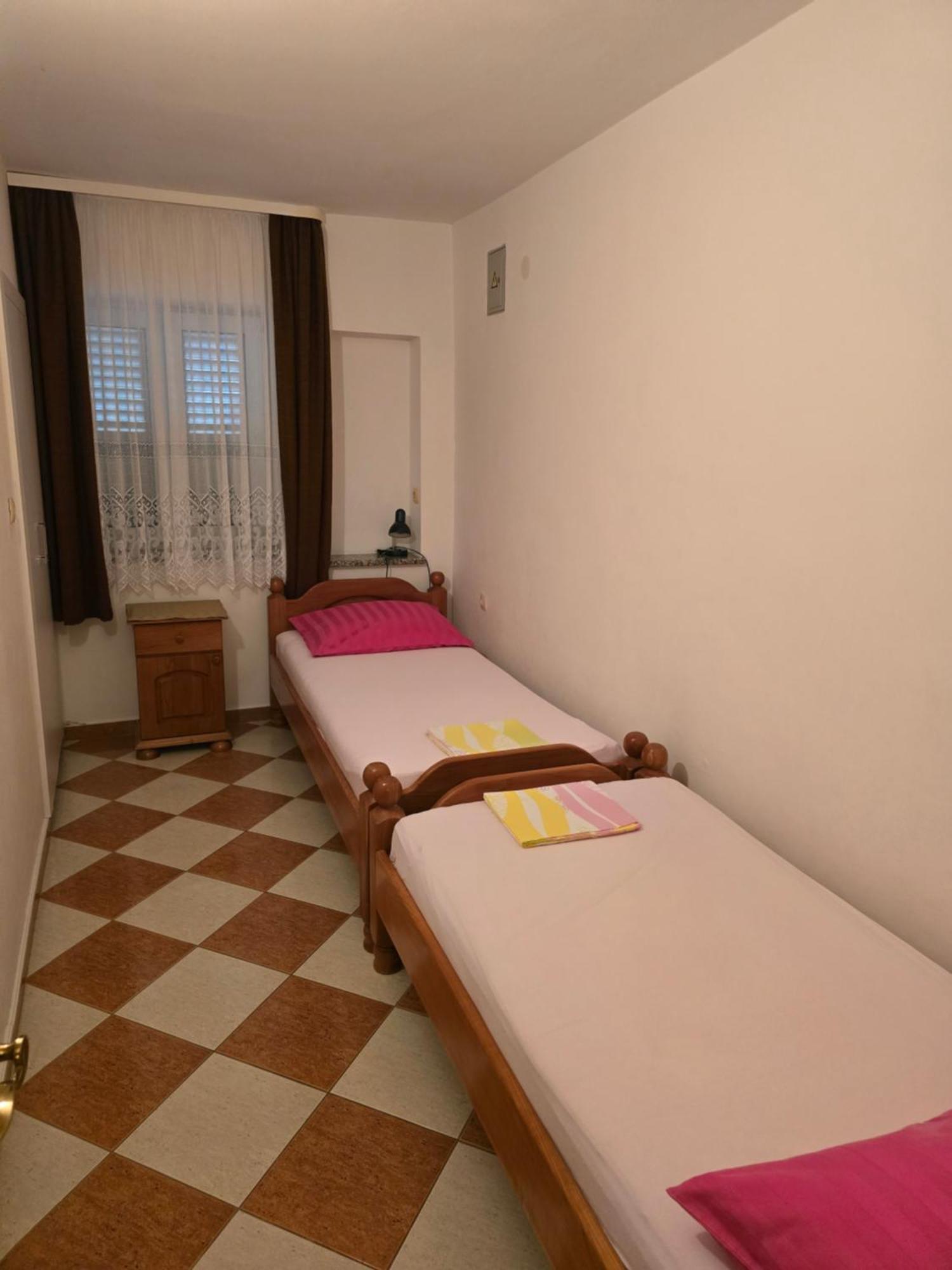 Apartments Mladenka セニ エクステリア 写真